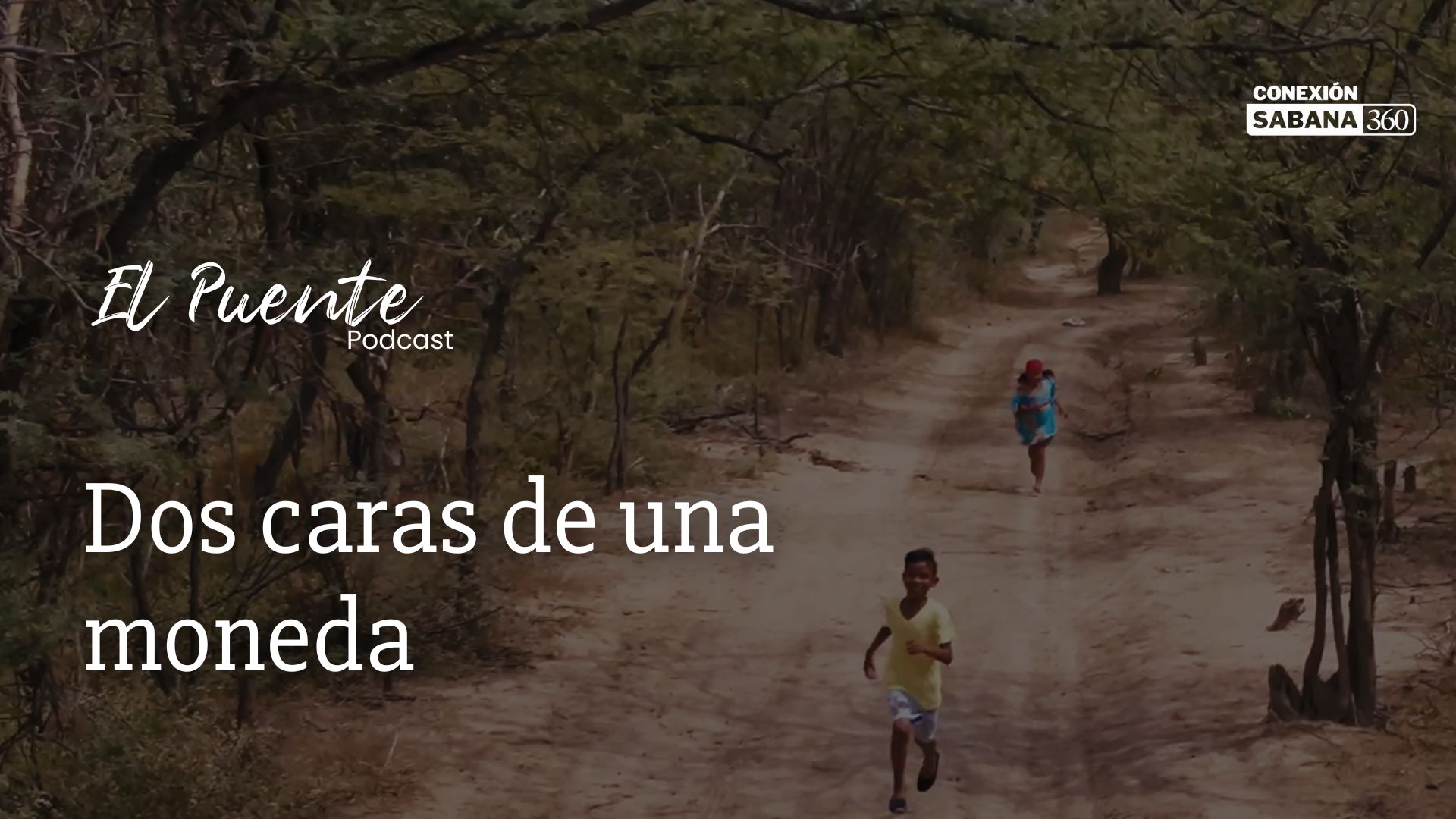 Dos niños corriendo en una trocha