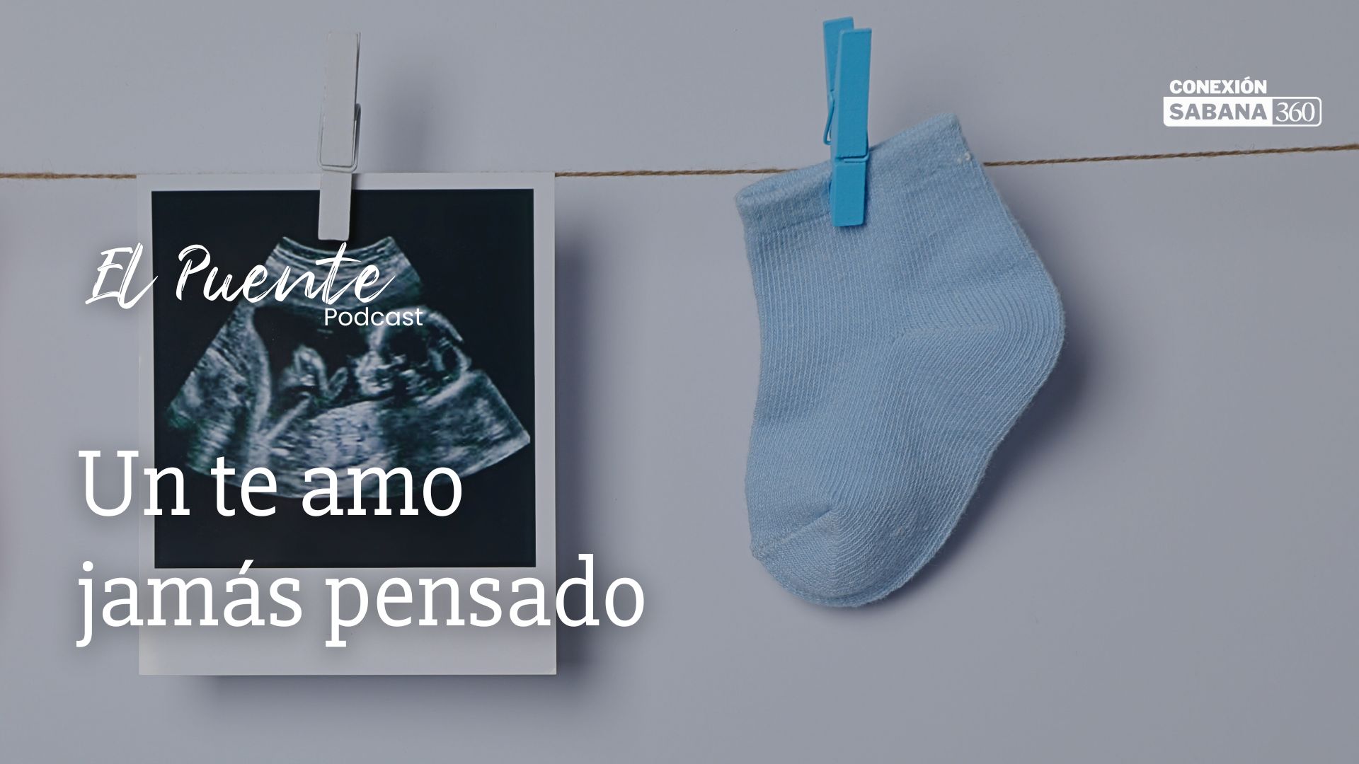 Ecografía y unas medias de un bebé.