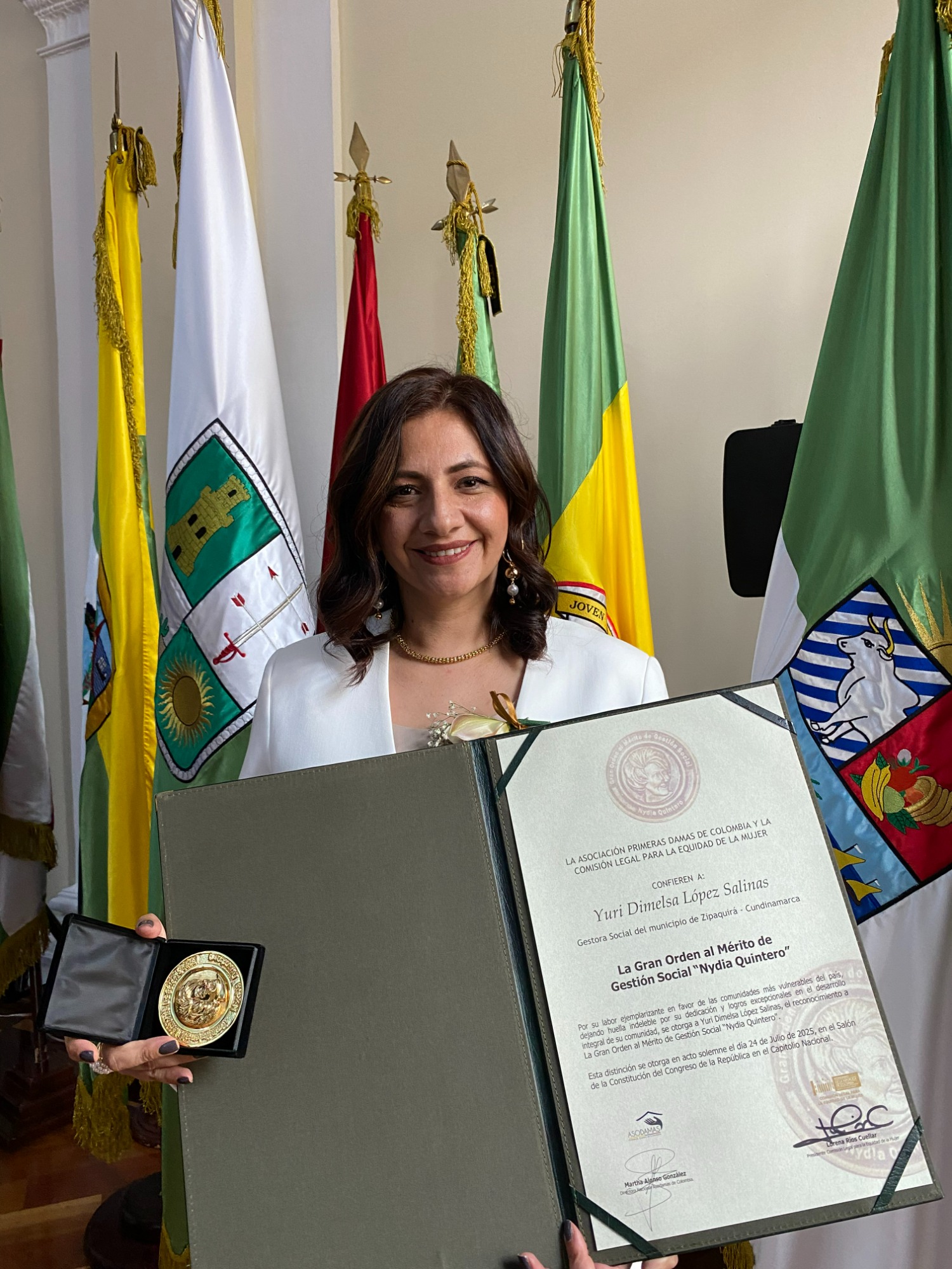 Gestora Social De Zipaquirá, con el premio Gran Mérito de Gestion Social, Nidya Quintero