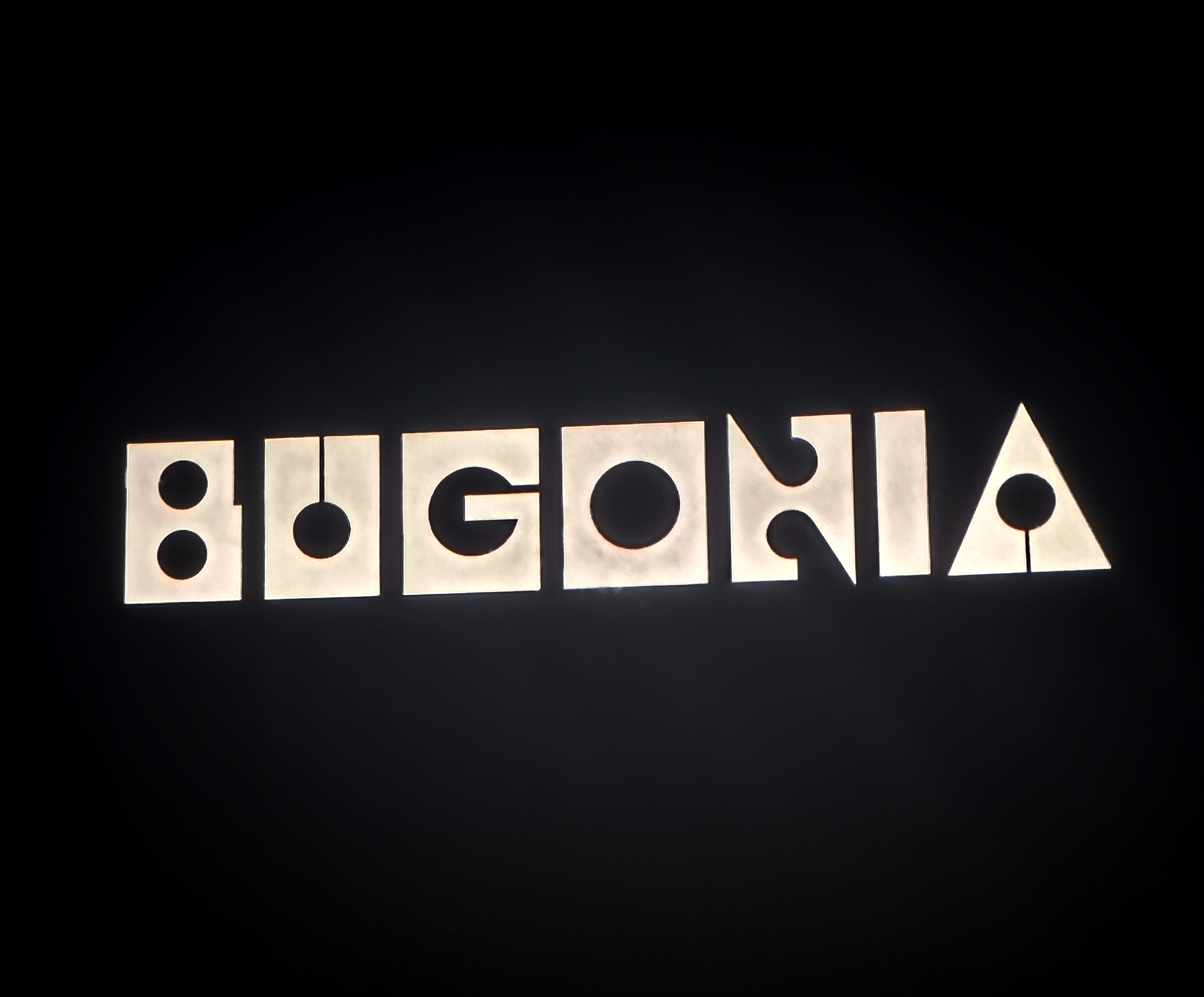 Bugonia de Yorgos Lanthimos en la sala de cine