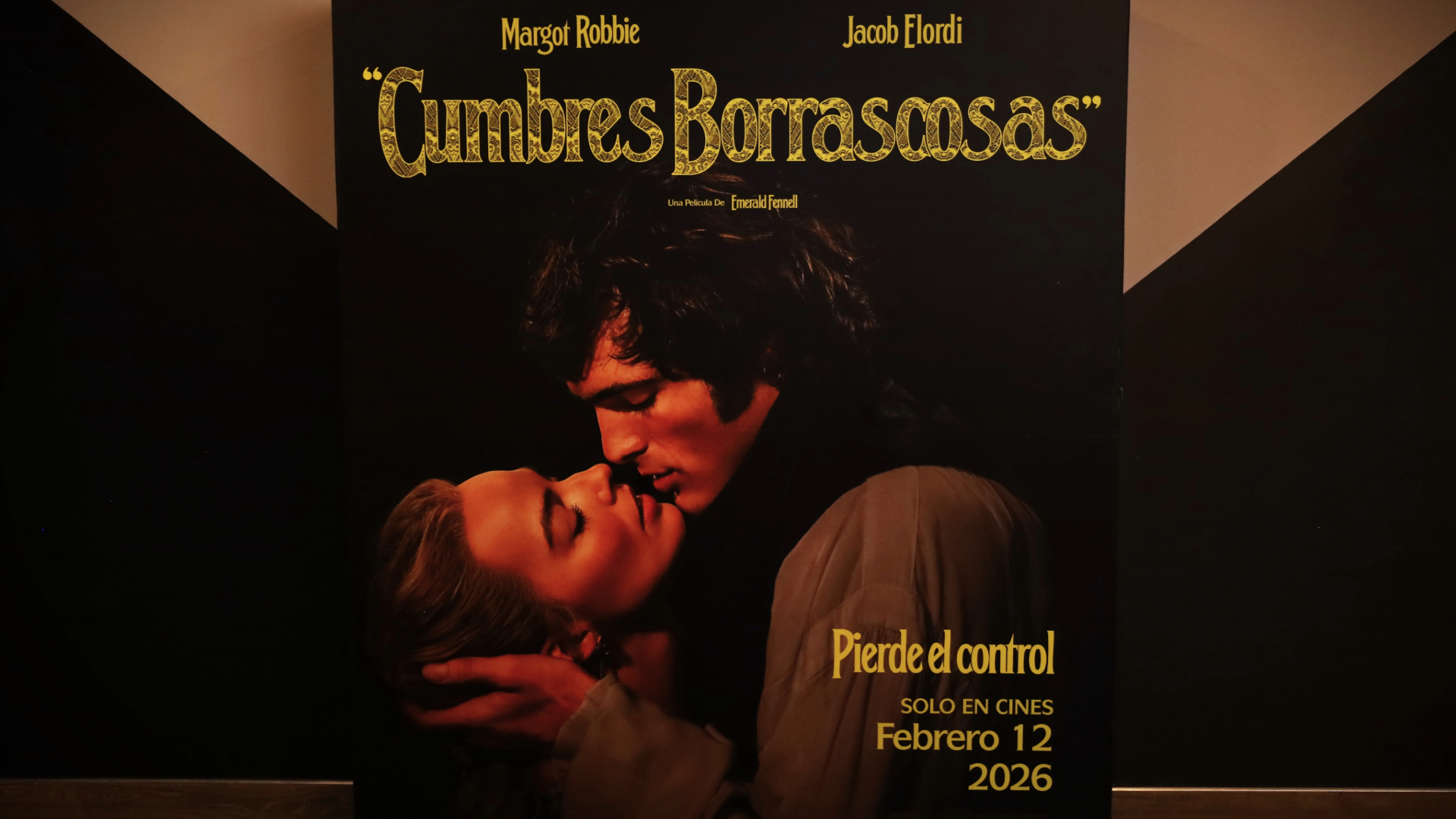 Cartel de la película Cumbres Borrascosas, protagonizada por Jacob Elordi y Margot Robbie