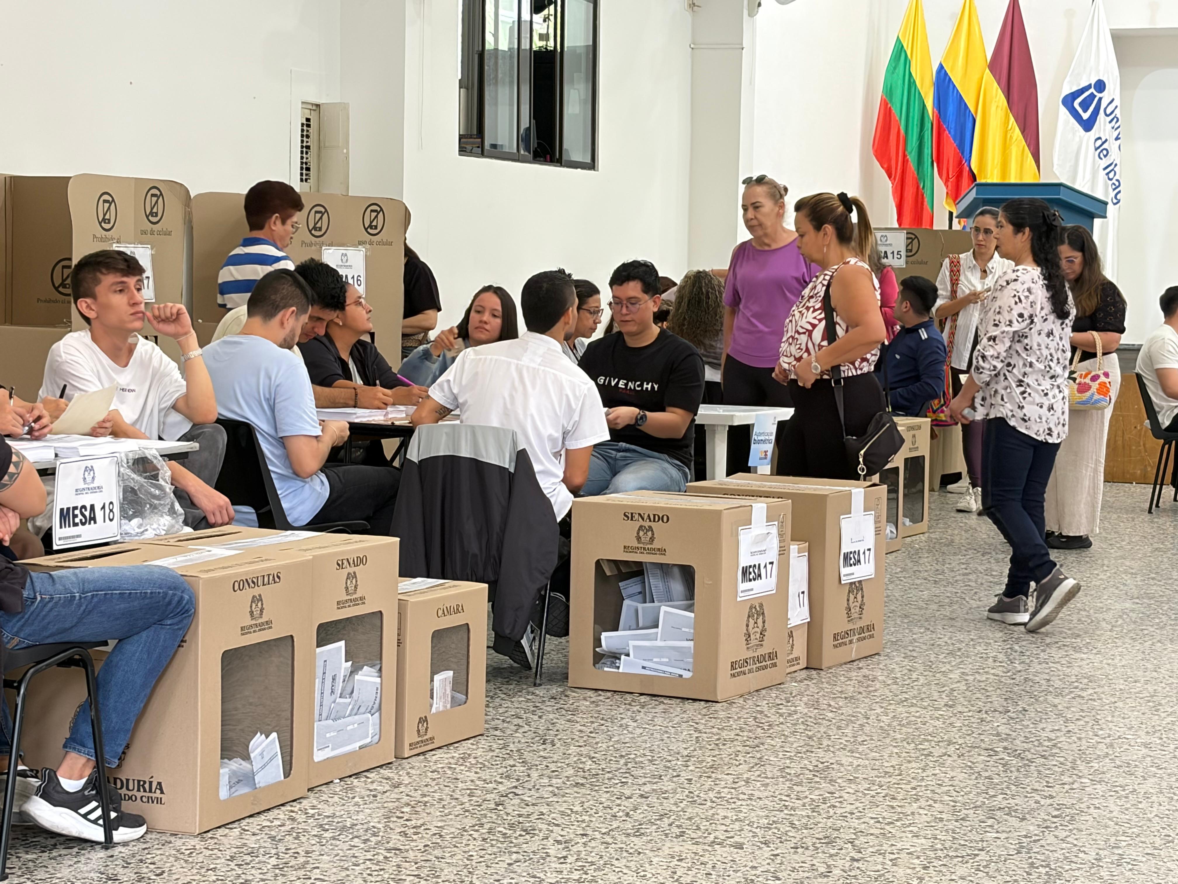 Votantes en Universidad de Ibagué