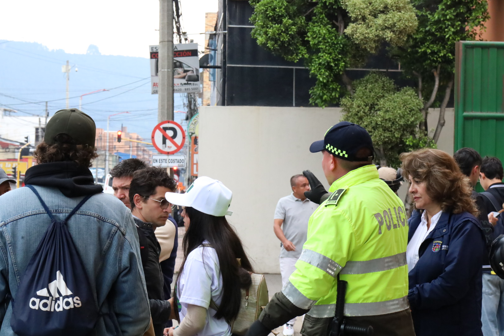 Votantes a las afueras de las urnas electorales, Chía 8 de marzo a las 11:00 de la mañana