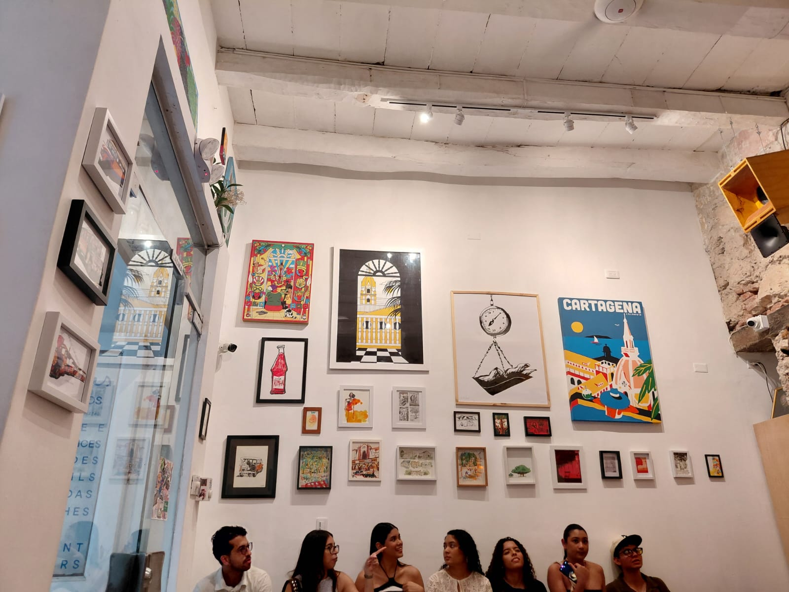 Mientras Café, ubicado en el Callejón de los Estribos, Cartagena de Indias