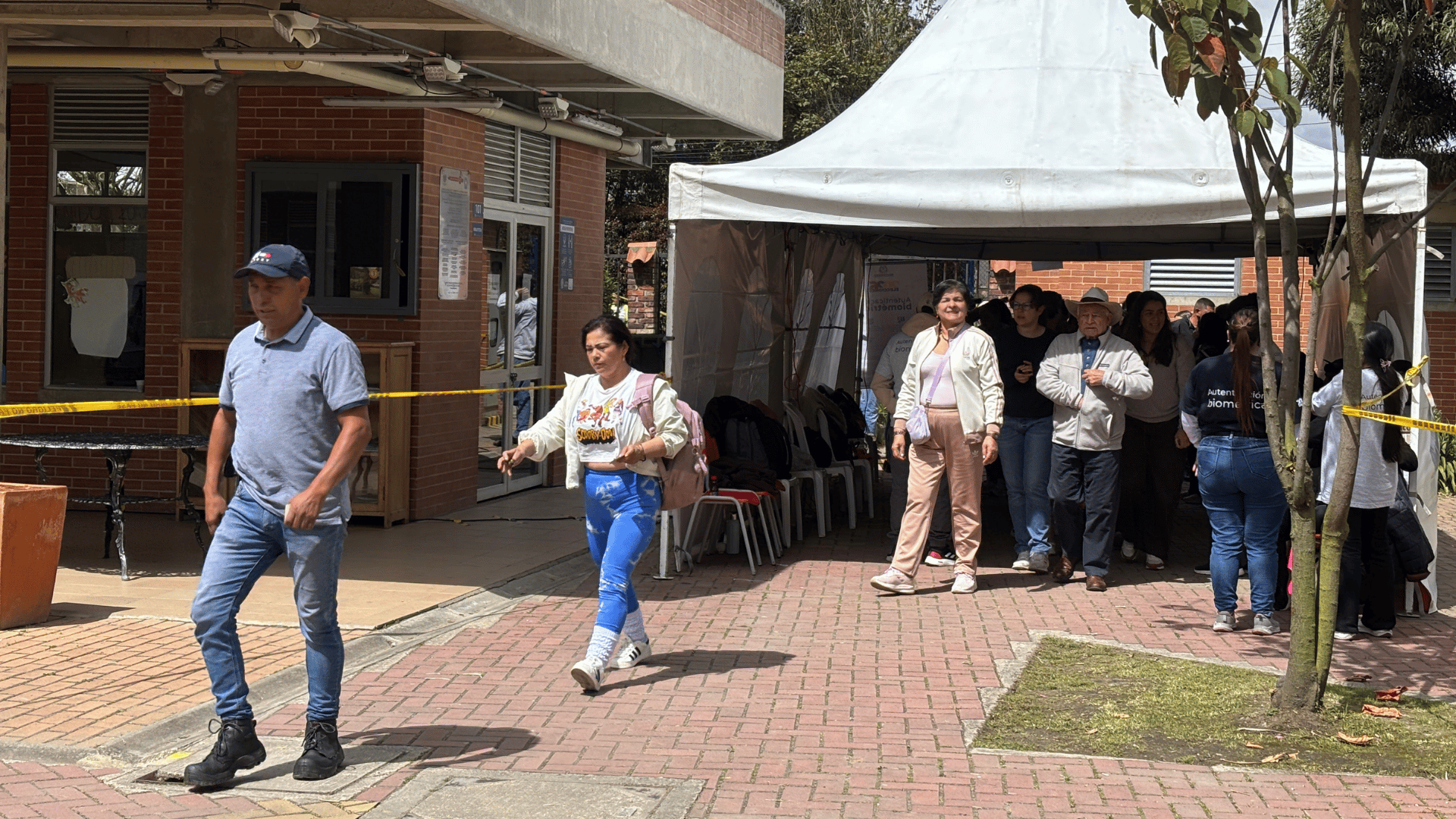gente llendo a votar en cajicá segunda vuelta presidencial 2026